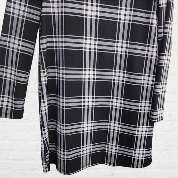 Mango black and white checkered plaid dress with buttons on shoulders - Picture 5 of 8